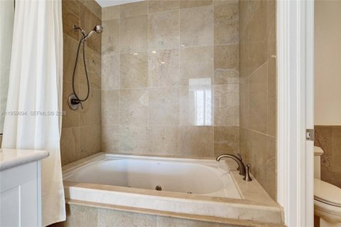 Купить кондоминиум в Форт-Лодердейл, Флорида 2 спальни, 183.11м2, № 2045078 - фото 25