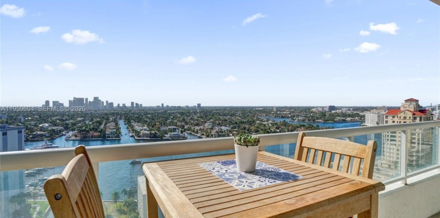 Кондоминиум с 2 спальнями в Форт-Лодердейл, Флорида № 2045078