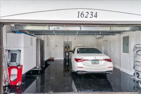 Casa en venta en Miami, Florida, 5 dormitorios, 243.78 m2 № 2268897 - foto 4
