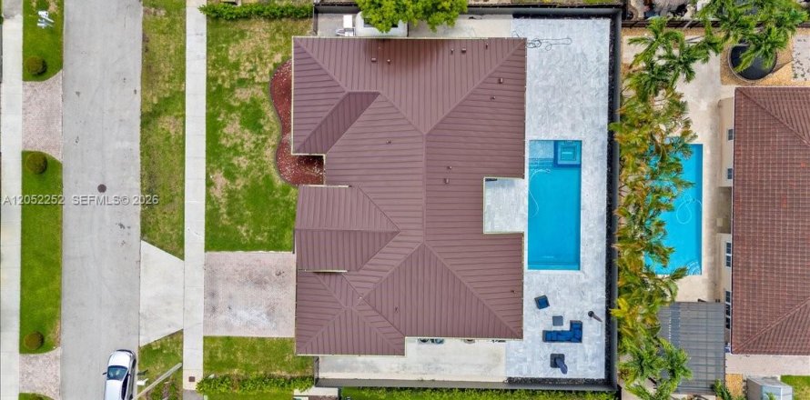 Casa en Miami, Florida 5 dormitorios, 243.78 m2 № 2268897