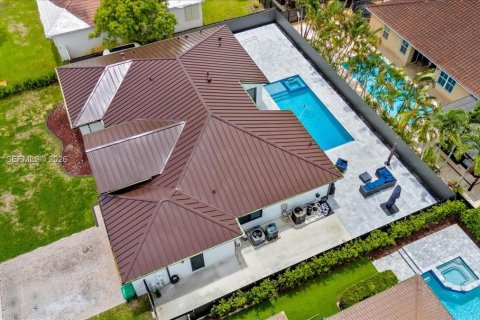 Casa en venta en Miami, Florida, 5 dormitorios, 243.78 m2 № 2268897 - foto 3