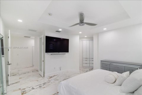 Casa en venta en Miami, Florida, 5 dormitorios, 243.78 m2 № 2268897 - foto 26