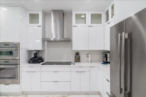 Casa en venta en Miami, Florida, 5 dormitorios, 243.78 m2 № 2268897 - foto 17