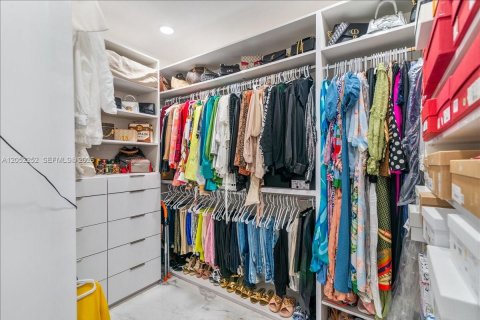 Casa en venta en Miami, Florida, 5 dormitorios, 243.78 m2 № 2268897 - foto 28