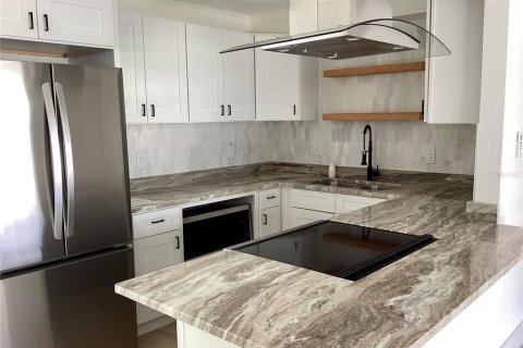House in Sarasota, Florida 3 bedrooms, 88.91 sq.m. № 2342702 - photo 7