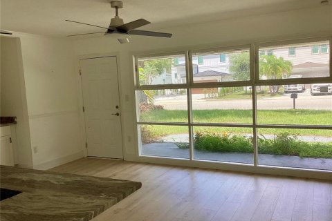 House in Sarasota, Florida 3 bedrooms, 88.91 sq.m. № 2342702 - photo 3