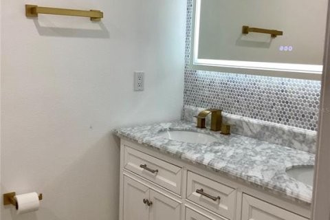 House in Sarasota, Florida 3 bedrooms, 88.91 sq.m. № 2342702 - photo 5