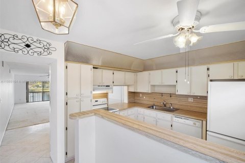 Condo in Tamarac, Florida, 2 bedrooms  № 1957399 - photo 7