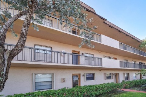 Condo in Tamarac, Florida, 2 bedrooms  № 1957399 - photo 2