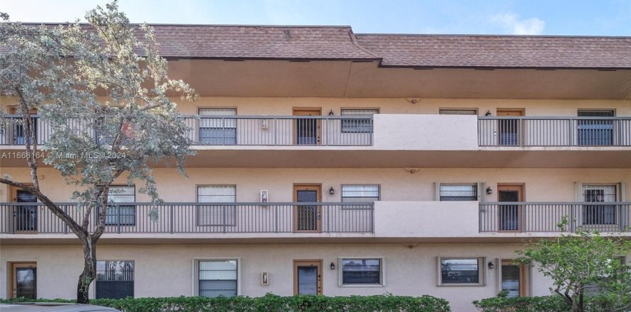 Condo in Tamarac, Florida, 2 bedrooms  № 1957399