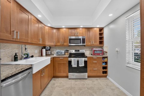 Condo in Pompano Beach, Florida, 3 bedrooms  № 2250817 - photo 7