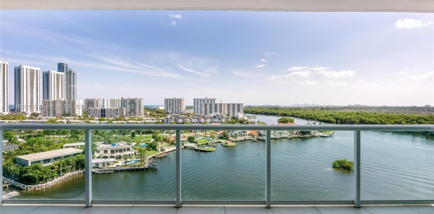 Condominio en Sunny Isles Beach, Florida, 3 dormitorios № 1844001