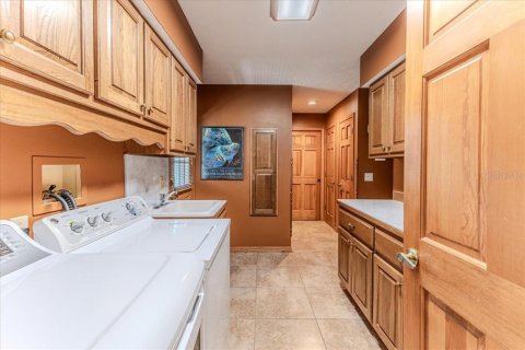 House in Homosassa, Florida 3 bedrooms, 229.1 sq.m. № 1879459 - photo 30