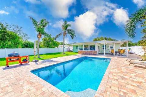 Casa en venta en Largo, Florida, 2 dormitorios, 96.43 m2 № 1650618 - foto 3