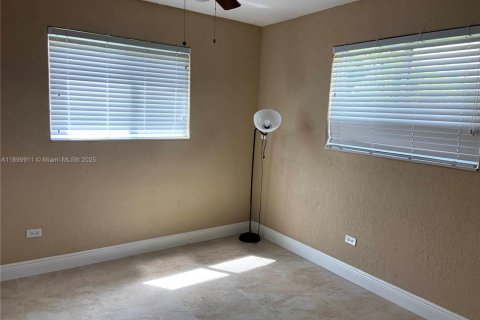 Снять в аренду виллу или дом в Пемброк-Пайнс, Флорида 4 спальни, 183.57м2, № 1955273 - фото 29