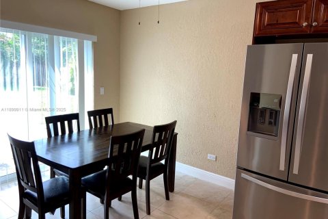 Снять в аренду виллу или дом в Пемброк-Пайнс, Флорида 4 спальни, 183.57м2, № 1955273 - фото 15