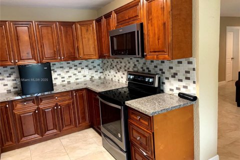 Снять в аренду виллу или дом в Пемброк-Пайнс, Флорида 4 спальни, 183.57м2, № 1955273 - фото 20