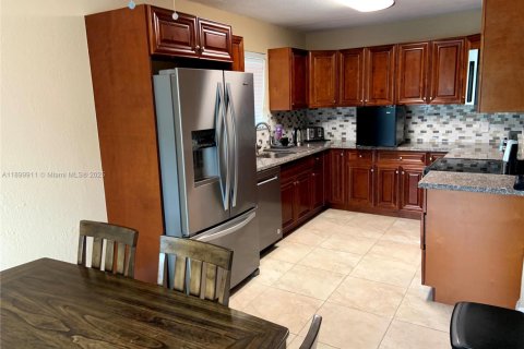 Снять в аренду виллу или дом в Пемброк-Пайнс, Флорида 4 спальни, 183.57м2, № 1955273 - фото 17