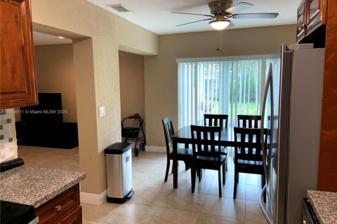 Снять в аренду виллу или дом в Пемброк-Пайнс, Флорида 4 спальни, 183.57м2, № 1955273 - фото 22