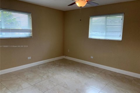 Снять в аренду виллу или дом в Пемброк-Пайнс, Флорида 4 спальни, 183.57м2, № 1955273 - фото 30