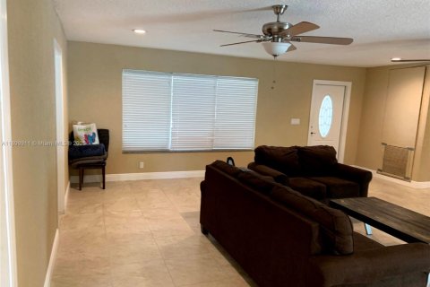 Снять в аренду виллу или дом в Пемброк-Пайнс, Флорида 4 спальни, 183.57м2, № 1955273 - фото 10