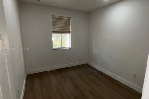 Townhouse in Miami, Florida 4 bedrooms, 160.81 sq.m. № 1943729 - photo 24