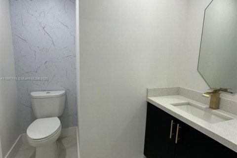 Townhouse in Miami, Florida 4 bedrooms, 160.81 sq.m. № 1943729 - photo 16