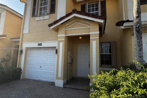 Townhouse in Miami, Florida 4 bedrooms, 160.81 sq.m. № 1943729 - photo 4