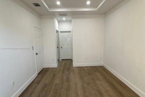 Townhouse in Miami, Florida 4 bedrooms, 160.81 sq.m. № 1943729 - photo 21
