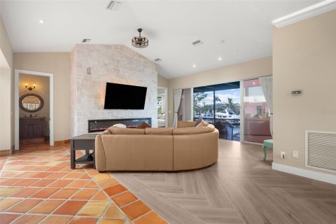 House in Punta Gorda, Florida 4 bedrooms, 310.01 sq.m. № 1916657 - photo 6