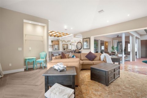 House in Punta Gorda, Florida 4 bedrooms, 310.01 sq.m. № 1916657 - photo 8