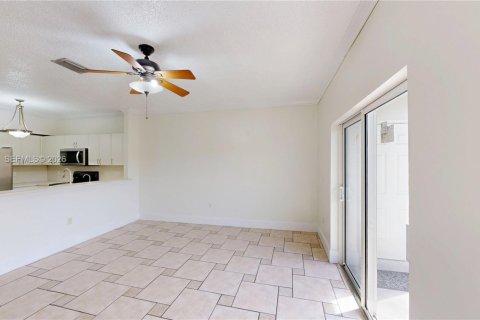 Adosado en venta en Homestead, Florida, 3 dormitorios, 134.89 m2 № 2044176 - foto 17