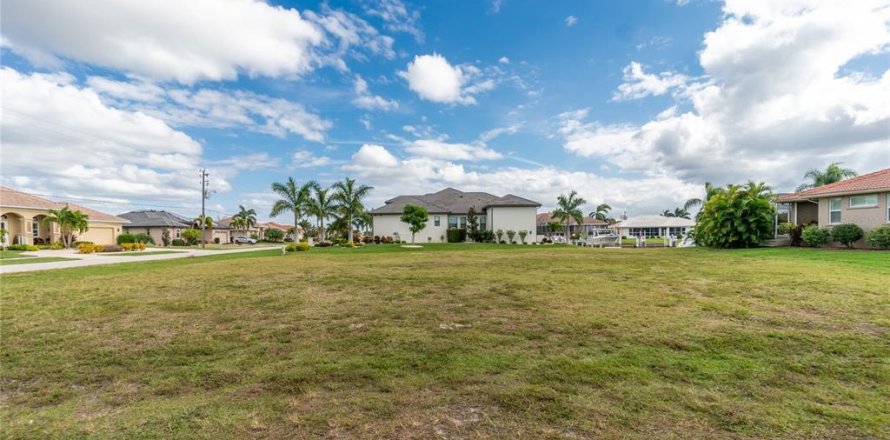 Land in Punta Gorda, Florida № 916668