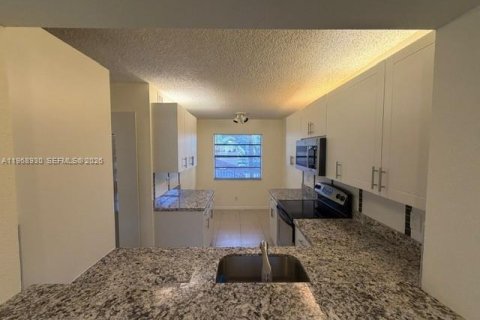 Condominio en venta en Coral Springs, Florida, 2 dormitorios, 104.05 m2 № 2031820 - foto 3