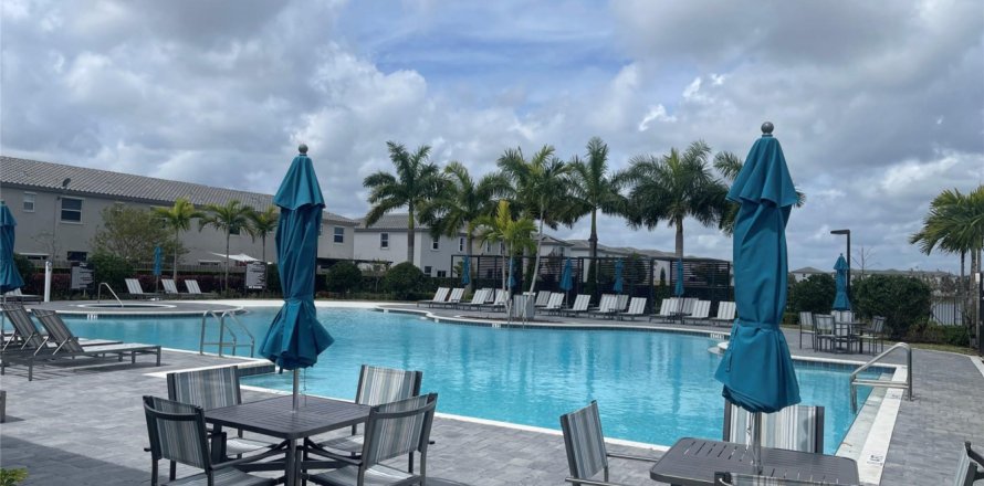 Townhouse in Homestead, Florida 3 bedrooms, 123.65 sq.m. № 1074828