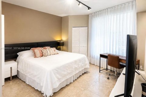 Condo in Miami, Florida, 1 bedroom № 2293846 - photo 9