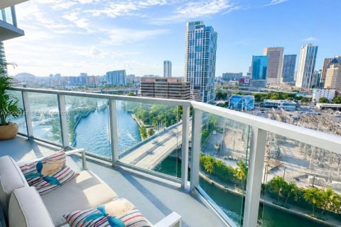 Condo in Miami, Florida, 1 bedroom № 2293846 - photo 2