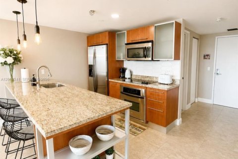 Condo in Miami, Florida, 1 bedroom № 2293846 - photo 7