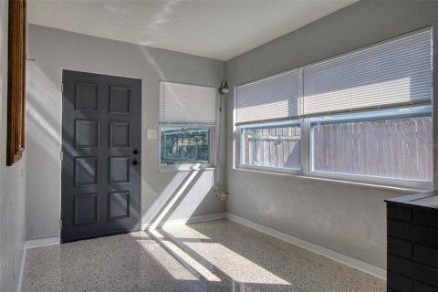 Apartamento en alquiler en Saint Petersburg, Florida, 2 dormitorios, 83.24 m2 № 2196486 - foto 4