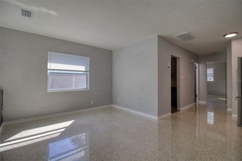 Apartamento en alquiler en Saint Petersburg, Florida, 2 dormitorios, 83.24 m2 № 2196486 - foto 10