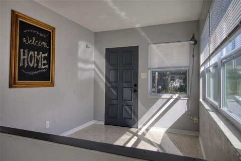 Apartamento en alquiler en Saint Petersburg, Florida, 2 dormitorios, 83.24 m2 № 2196486 - foto 3