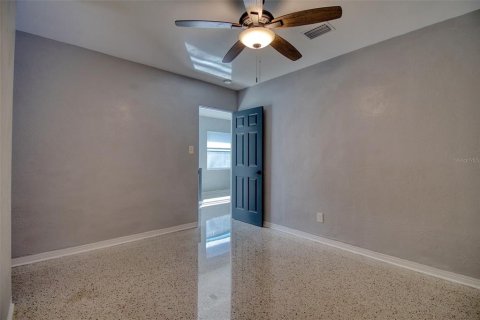 Apartamento en alquiler en Saint Petersburg, Florida, 2 dormitorios, 83.24 m2 № 2196486 - foto 9