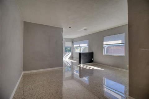 Apartamento en alquiler en Saint Petersburg, Florida, 2 dormitorios, 83.24 m2 № 2196486 - foto 11