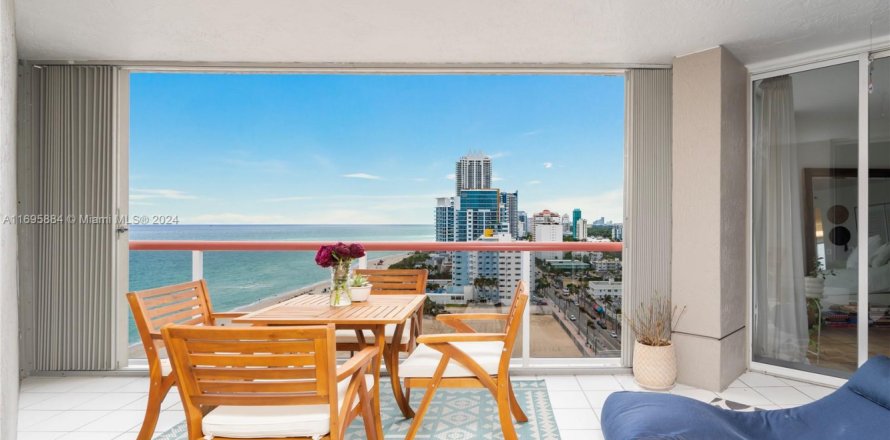 Condo in Miami Beach, Florida, 2 bedrooms  № 1695118