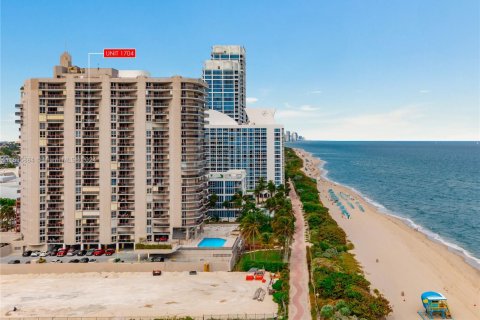 Condo in Miami Beach, Florida, 2 bedrooms  № 1695118 - photo 20