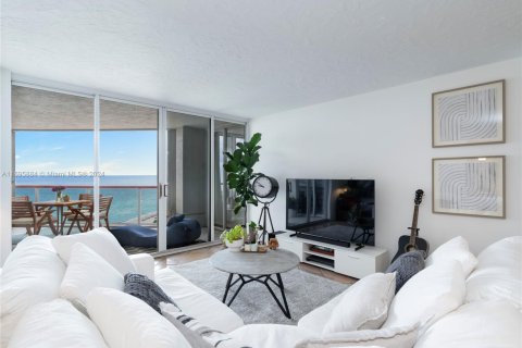 Condo in Miami Beach, Florida, 2 bedrooms  № 1695118 - photo 6