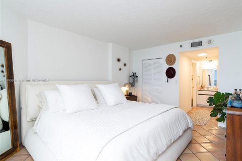 Condo in Miami Beach, Florida, 2 bedrooms  № 1695118 - photo 14