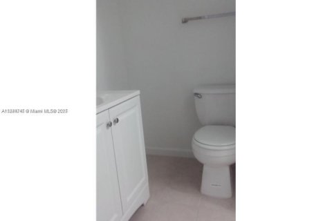 Condo in Pompano Beach, Florida, 2 bedrooms  № 1852316 - photo 20