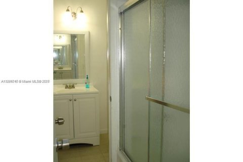 Condo in Pompano Beach, Florida, 2 bedrooms  № 1852316 - photo 17