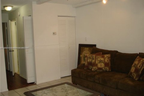 Condo in Pompano Beach, Florida, 2 bedrooms  № 1852316 - photo 12